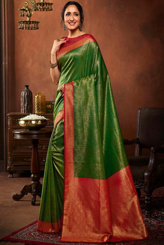 Forest Green Woven Kanjivaram Silk Saree With Contrast Pallu & Blouse