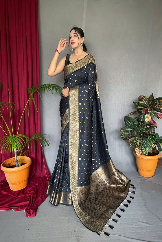 Black Banarasi Silver Zari Weaving Saree With Flower Mofits & Rich Pallu