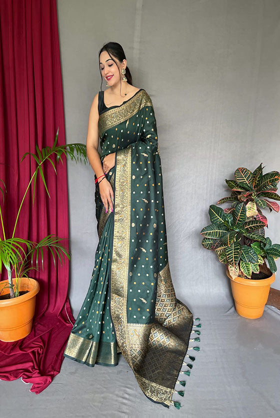 Bottle Green Banarasi Silver Zari Weaving Saree With Flower Mofits & Rich Pallu